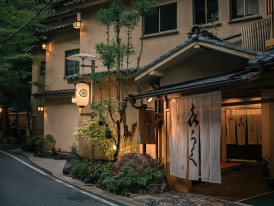 Simple capsule hotel in mountain area. Photo by Gavin Li on Unsplash