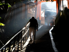 Couple wandering Gion in soft afternoon light Photo by Roberto Reposo on Unsplash