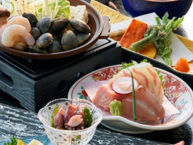 Beautifully arranged kaiseki meal with seasonal decorations Photo by Buddy AN on Unsplash