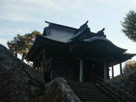 Traditional mountain temple building Photo by JP Sheard on Unsplash