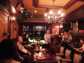 Hello Dolly Jazz Bar in Kyoto