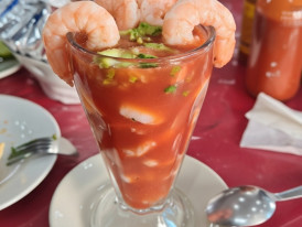 Coctel de camarones (Shrimp cocktail)
