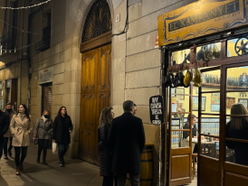 El Xampanyet wine bar inviting you in