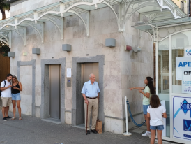 The elevators that take you all the way down to Marina Piccola