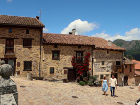 La Hiruela, a peaceful village surrounded by oak forests and mountain meadows