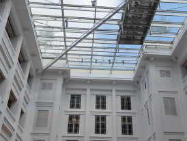 Glass canopy linking the Supreme Court and City Hall wings