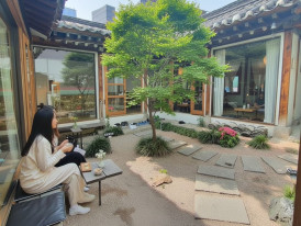 Traditional hanok tea house courtyard in Ikseon-dong