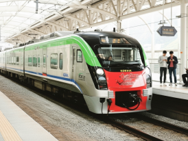 ITX-Cheongchun train at Yongsan platform, clear signage