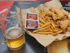 Golden fried chicken pieces with beer glasses 