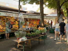 Flower stalls and produce vendors at Elisabethmarkt