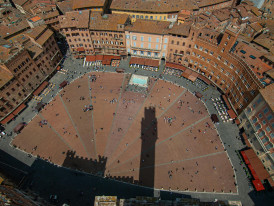 Aerial view of shell-shaped Piazza del Campo