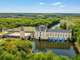 Château de Chenonceau spans the River Cher with an arched gallery over water