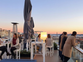 Hotel Mundial rooftop bar with drinks and city view at dusk