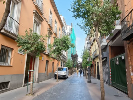 A quiet Calle de las Huertas street