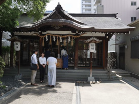 Office workers visiting a small shrine in Kitahama