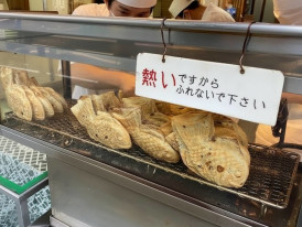 Freshly baked taiyaki fish-shaped cakes at Yanagiya Taiyaki in Tokyo