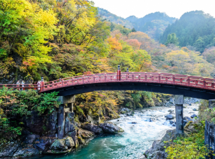 From Nikko Station to Nikko National Park with a local 