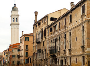 The-Leaning-Bell-Towers-of-Venice
