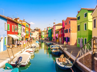 Burano-A-Colorful-Escape