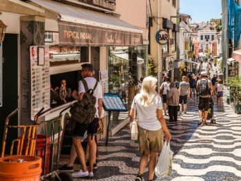 Solo Traveler's Guide To Lisbon - Things To Do Alone