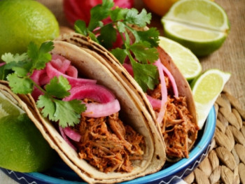 Day-to-day food versus traditional meals Day-to-day food versus traditional meals