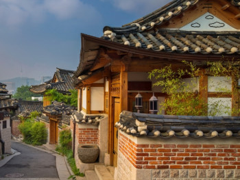 Want history and traditional architecture? Want history and traditional architecture?