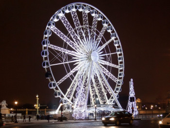 Ride the Ferris wheel at Concorde Ride the Ferris wheel at Concorde