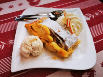 Bavarian Dessert at Marais Bavarian Dessert at Marais