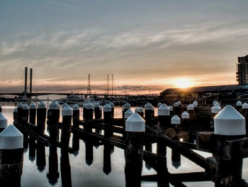 Port Melbourne: Enjoy the sunset from the pier Port Melbourne: Enjoy the sunset from the pier