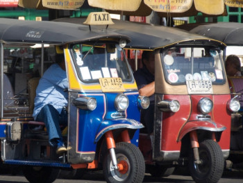 Get a ride in a tuk-tuk Get a ride in a tuk-tuk