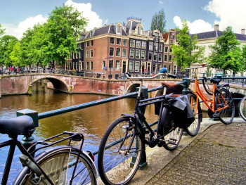 Charming canals, picturesque bridges and lots of bikes Charming canals, picturesque bridges and lots of bikes