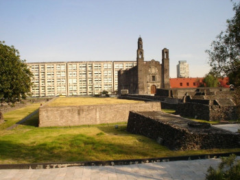 Plaza de las Tres Culturas Plaza de las Tres Culturas
