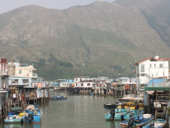 Visit the Fishing village where people live on boats Visit the Fishing village where people live on boats