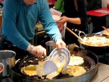 Oyster Egg Omelet (蚵仔煎) Oyster Egg Omelet (蚵仔煎)