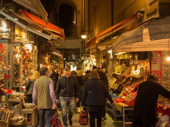 Experience the vibrant Via San Gregorio Armeno Experience the vibrant Via San Gregorio Armeno