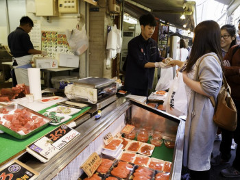 Visit Tsukiji Outer Market Visit Tsukiji Outer Market