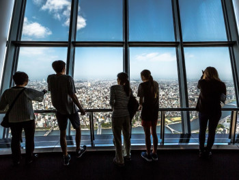Visit the popular Tokyo Tower Visit the popular Tokyo Tower