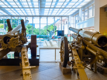 Display in Yushukan Museum featuring cannons Display in Yushukan Museum featuring cannons
