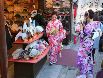 A trendy fashion haven