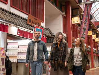 Couple with a tour guide in Tokyo