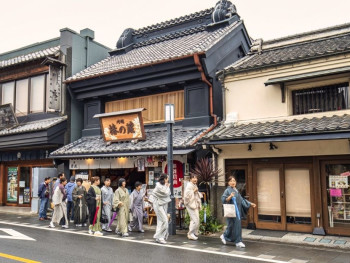 Enjoy the nostalgic ambiance of the Edo Period