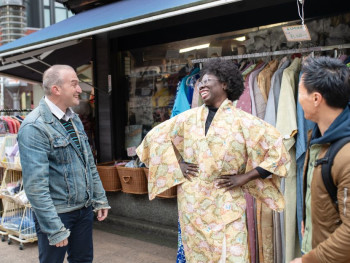 Navigate with a Japanese tour guide in Tokyo