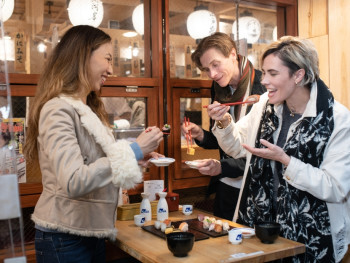 Local host and travelers enjoying sushi in Tokyo Local host and travelers enjoying sushi in Tokyo