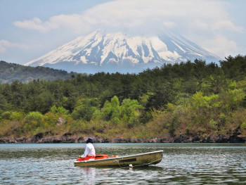 Mount Fuji leads us to the Fuji Five Lakes