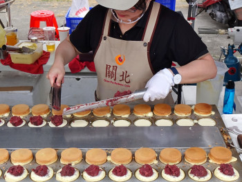 Taste imagawayaki—a stuffed pancake