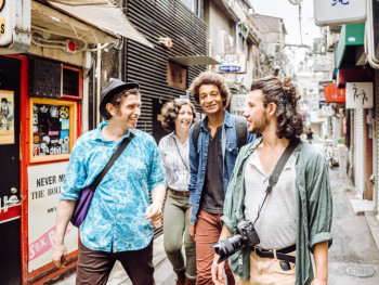 Make the most of your layover tour