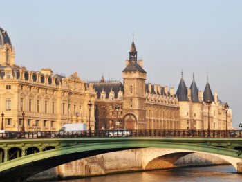Revolutionary Paris: Unveiling the past