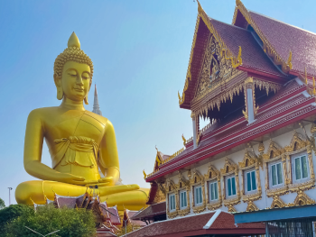 Cultural Marvels at Wat Pak Nam