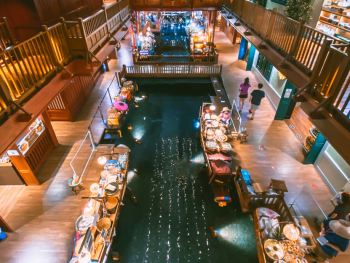 Explore Icon Siam's Floating Market