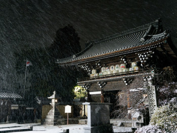 Kinkakuji Temple in winter light. Photo by Da-shika on Unsplash Kinkakuji Temple in winter light. Photo by Da-shika on Unsplash